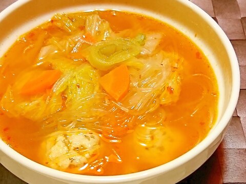 鶏団子のピリ辛春雨スープ